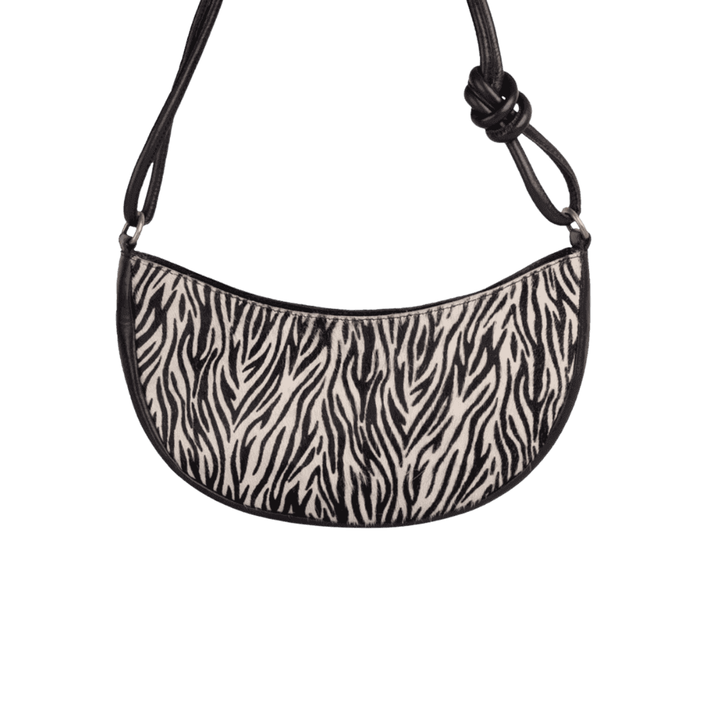 Isabel Marant Oskan moon bag dupe onder de 100 euro - cowboysbag